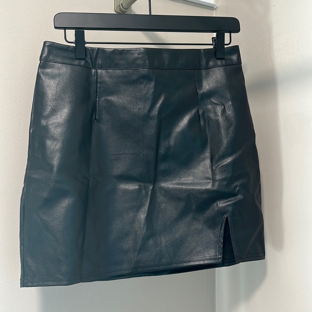 Women’s faux leather skirt